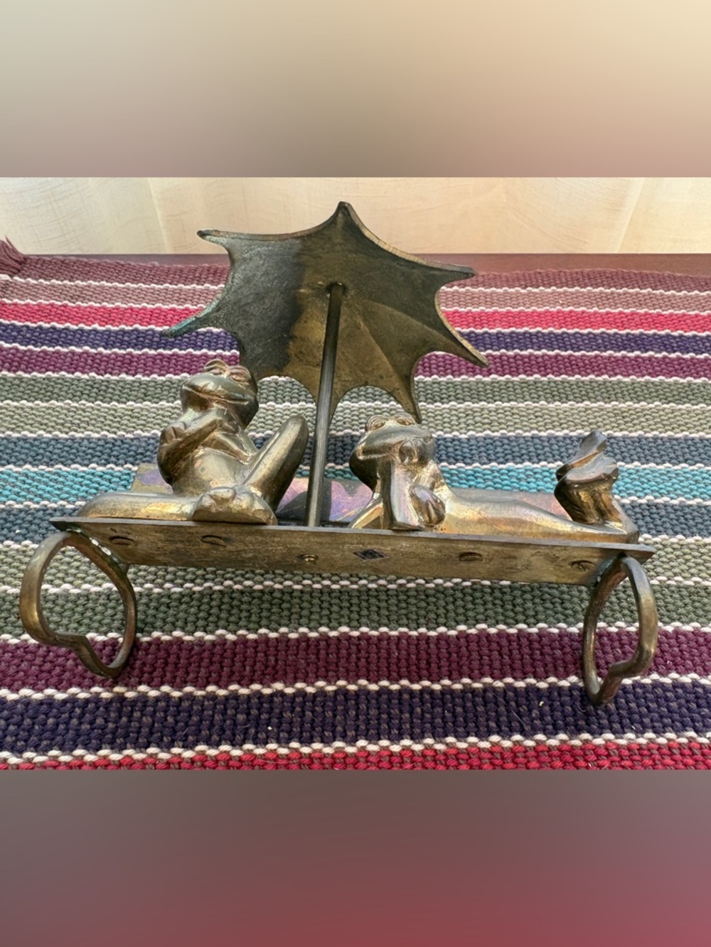 Bronze Frog Figurine Bench with Umbrella - Picture 5 of 6